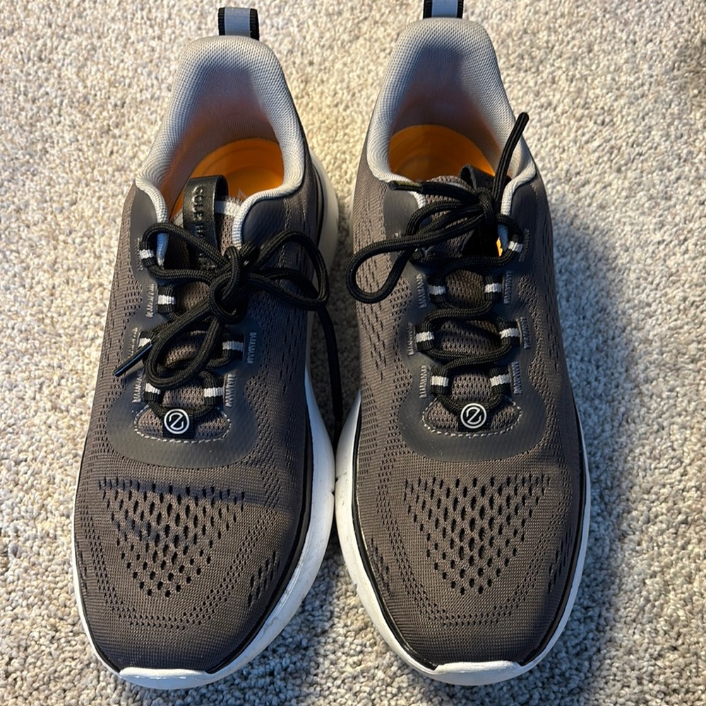 Men's Athletic Shoes - Gray